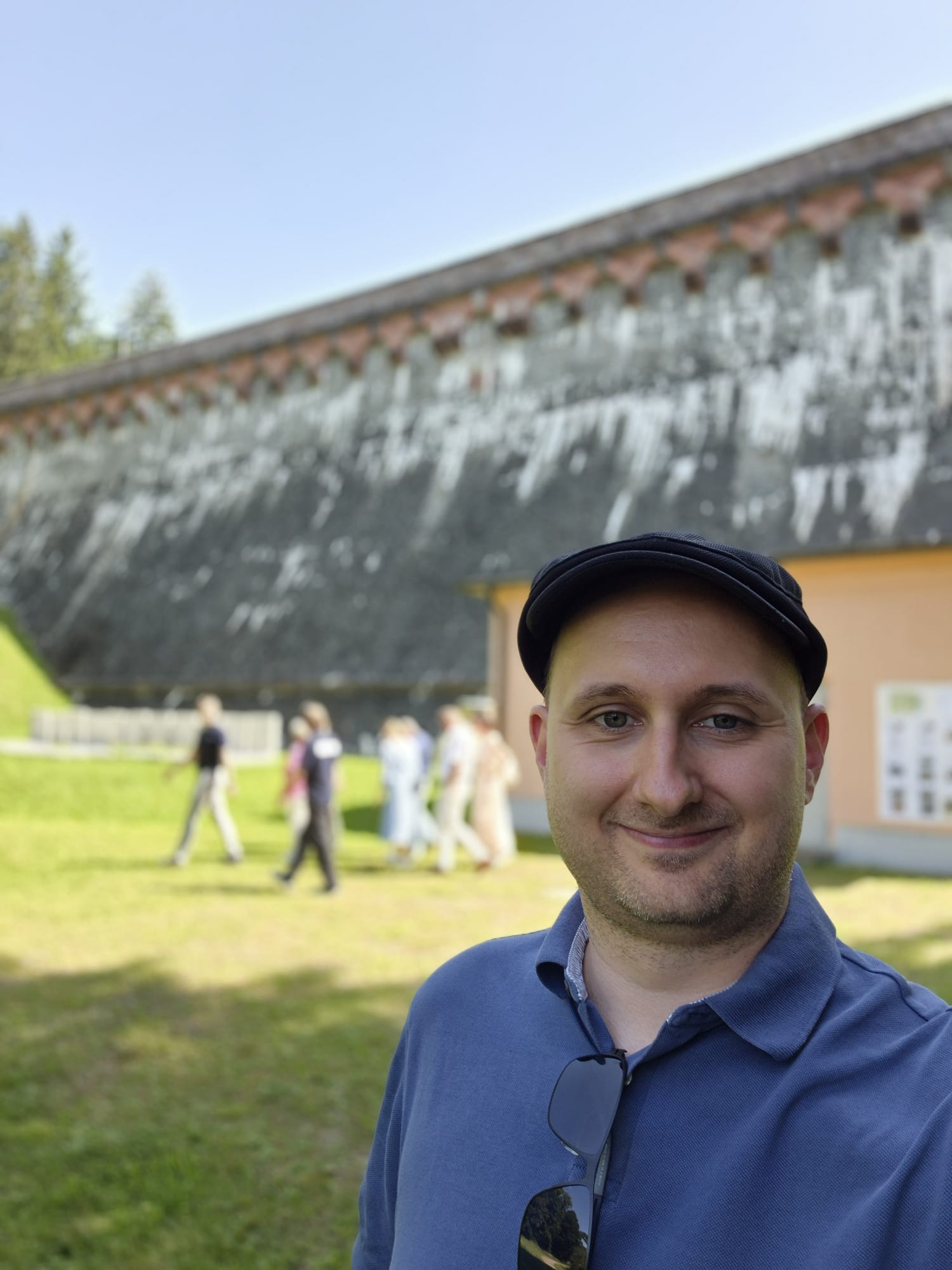 Rick Ulbricht MdL vor der Talsperre in Einsiedel