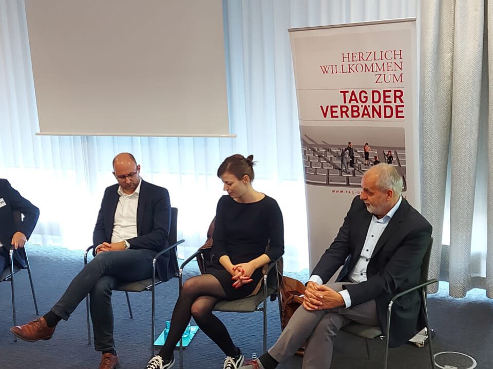 Rick Ulbricht MdL von der CDU Fraktion bei der Podiumsdiskussion vom Tag der Verbände 2025 in Dresden