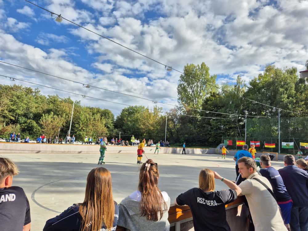 Der Unter-Hundert-Cup (U-HU-Cup) des Rollhockeyclubs Aufbau Böhlitz-Ehrenberg Aktion auf dem Spielfeld