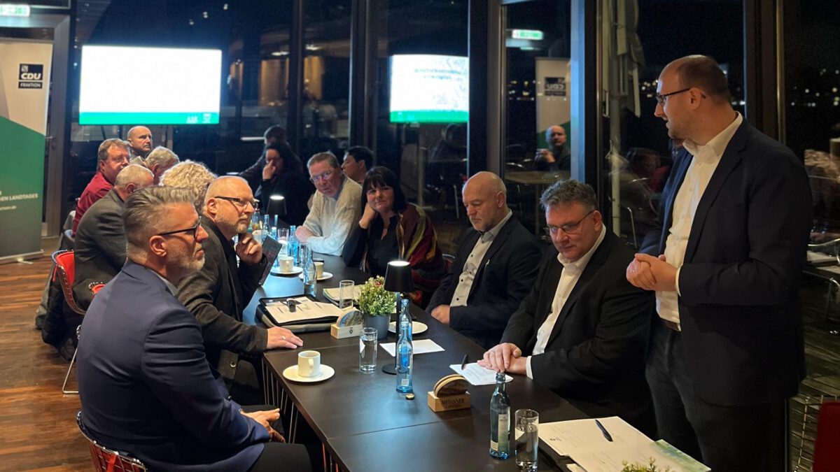 Rick Ulbricht MdL (CDU) mit dem Stammtisch der Kleingärtner im Sächsischen Landtag in Dresden