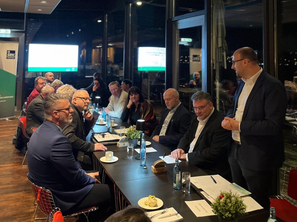 Rick Ulbricht MdL (CDU) mit dem Stammtisch der Kleingärtner im Sächsischen Landtag in Dresden